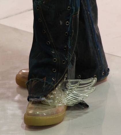 Ser excéntrico: zapatillas aladas