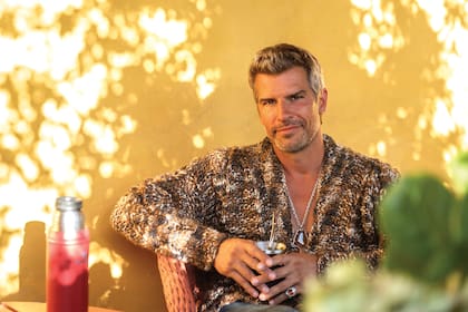 "Ser hermano de Susana Giménez, el personaje famoso, ni te salva, ni te cura: te expone. Y eso a veces es bueno y a veces es malo. En lo personal, como hermanos, con Susana nos disfrutamos muchísimo. Ella es uno de los pocos amores que conservo en este plano", dice.