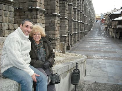 “Ser hijo de… me sirvió para el primer llamado para laburar porque mis padres sembraron amor”, decía René Bertrand