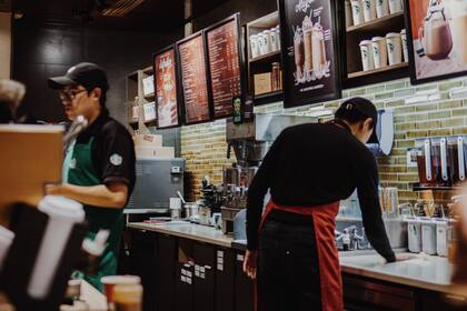 Ser mozo es quizá uno de los empleos más demandantes para los jóvenes