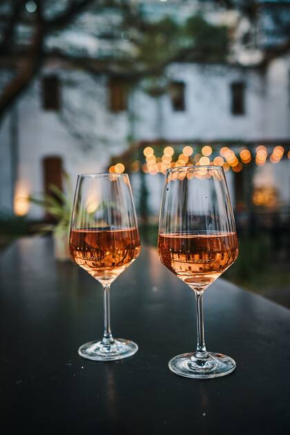 Será también un viaje geográfico al país del vino, con 24 de las bodegas argentinas más representativas, cada una de las cuales presentará seis vinos, y uno de ellos será la estrella