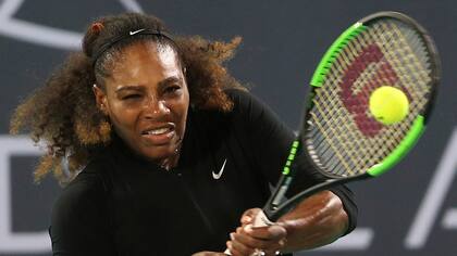 Serena arrancó su puesta a punto en la cancha con miras a la defensa del título en el Abierto de Australia