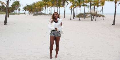 Serena con su título en las playas de Miami