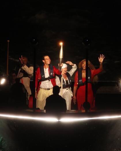 Serena Williams fue una de las encargadas de portar la antorcha para dar inició a los JJOO París 2024