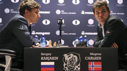 Sergey Karjakin, con blancas, y en ventaja sobre Magnus Carlsen