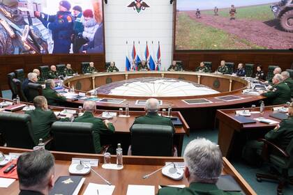 Sergey Shoigu habla ante el comité consultivo con los máximos funcionarios militares del país