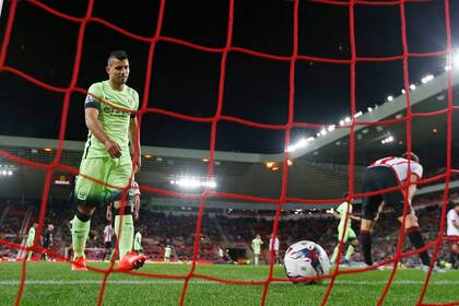Sergio Agüero abrió la cuenta para la goleada del City