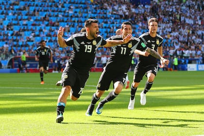 Sergio Agüero festeja su gol contra Islandia en la Copa Mundial de la FIFA Rusia 2018