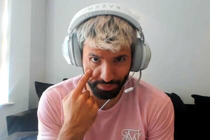 Sergio Agüero pasa horas jugando en la consola, y entre partidos hace comentarios con su sello