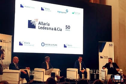 Sergio Berensztein, Luis Caputo, Juan Politi y Emmanuel Alvarez Agis