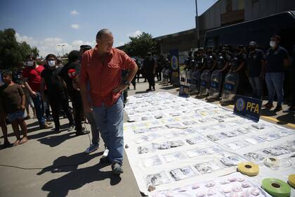 Sergio Berni, durante el operativo de incautación de drogas a las bandas que vendieron la droga que provocó 24 muertes 