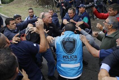 Sergio Berni fue agredido durante la protesta de colectiveros