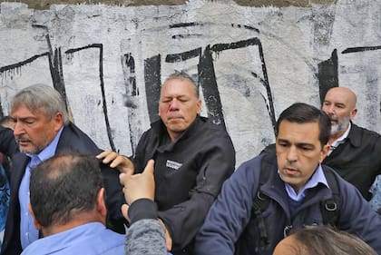 Sergio Berni fue agredido durante la protesta de colectiveros.