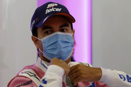 Sergio Checo Pérez, el primer piloto de la Fórmula 1 que dio positivo en el test de Covid-19; el mexicano se ausentará del Gran Premio de Gran Bretaña, el domingo en Silverstone, y también peligra su presencia en el Gran Premio 70 Aniversario, del domingo 9 de agosto