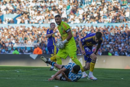 Sergio Chiquito Romero, en un partido complicado como arquero de Boca ante Racing