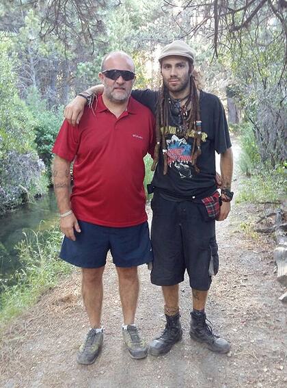 Sergio con su hermano, la última vez que Santiago lo visitó en Bariloche, el año pasado