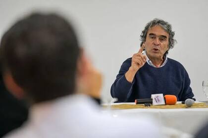 Sergio Fajardo es precandidato presidencial en Colombia por el partido Dignidad y Compromiso