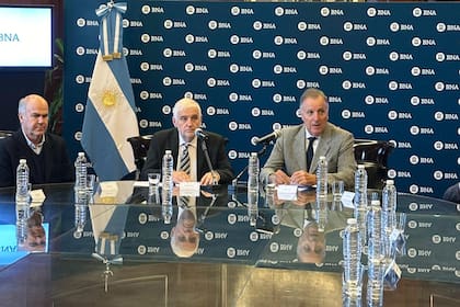 Sergio Iraeta, Fernando Vilella y Daniel Tillard, presidente del BNA