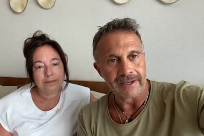 Sergio Lapegüe, junto a su esposa, cuando compartió la noticia del robo en sus redes