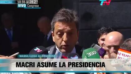 Sergio Massa, antes de ingresar al Congreso para la jura de Macri