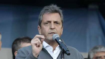 Sergio Massa anuncia la quita del impuesto a las ganancias frente al Ministerio de Economía