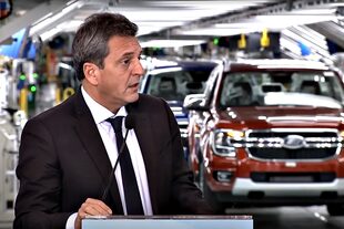 Sergio Massa durante el acto en la automotriz Ford