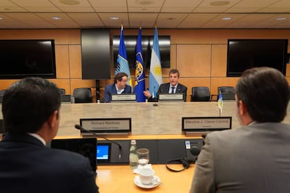 Sergio Massa durante la reunión con Mauricio Claver-Carone, expresidente del BID, en septiembre