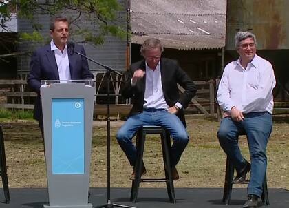 Sergio Massa, el secretario de Agricultura, Juan José Bahillo, y el ministro de Desarrollo Productivo bonaerense, Javier Rodríguez