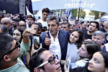 Kicillof y Massa participan de la marcha que cuestiona a Milei el recorte en el presupuesto de las universidades