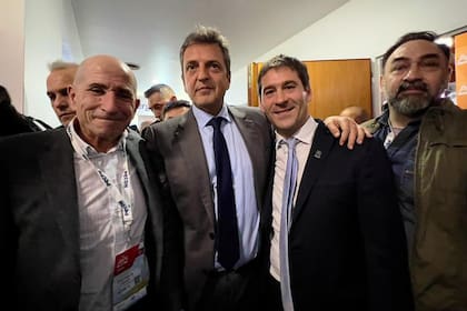 Sergio Massa es muy cercano al gobernador saliente, Mariano Arcioni, quién no buscó reelegirse; Juan Pablo Luque fue el candidato de unidad del peronismo, aunque se quiso despegar de la gestión de Arcioni ante el descalabro de las cuentas públicas y las crisis sociales que se sucedieron en su mandato