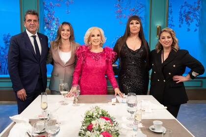 Sergio Massa estuvo en La Noche de Mirtha junto a Malena Galmarini, Moria Casán y María Julia Oliván