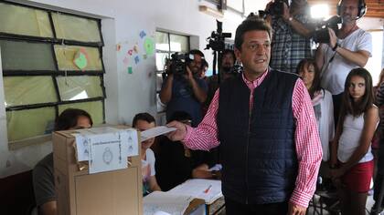 Sergio Massa hoy cuando concurrió a votar en una escuela de Tigre