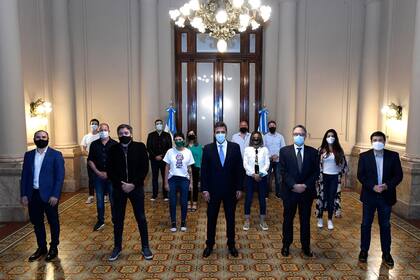 Máximo Kirchner y Sergio Massa, en el Congreso, junto a Martín Guzmán; el impuesto a la riqueza fue un obstáculo inconfesable para los planes del ministro