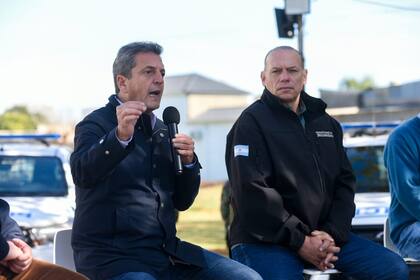 Sergio Massa junto a Sergio Berni en un acto en General Las Heras