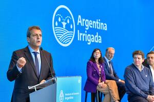 En medio de las internas, Alberto Fernández se sumó a un acto de Sergio Massa con gobernadores