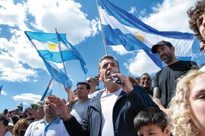 Sergio Massa se encuentra con vecinos en Tigre