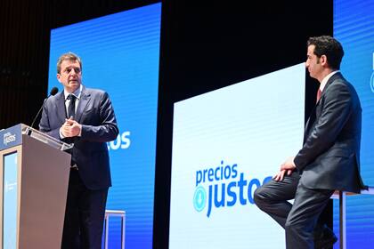 Sergio Massa y el secretario de Comercio, Matías Tombolini, en la presentación de Precios Justos