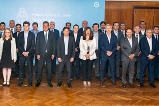 El gobierno compensa a las provincias con ATN y otros fondos para que paguen aguinaldos y sueldos de diciembre