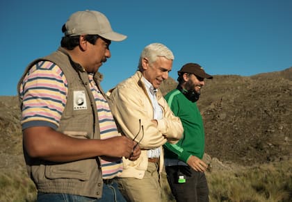 Sergio "Negro" Prina como Chango y Leonardo Sbaraglia como José de Zer. (Foto: Federico Romero / Netflix ©2023)