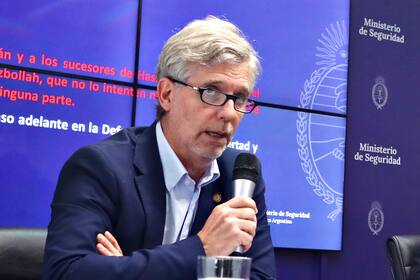 Sergio Neifert durante la presentación de una operación contra el terrorismo, junto a Patricia Bullrich, el viernes 25 de octubre de 2024