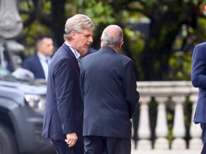 Sergio Neiffert, exjefe de la SIDE, en la entrada de la Casa Rosada