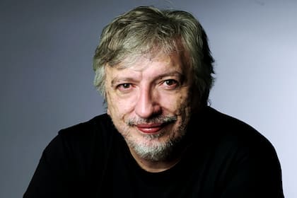 Sergio Olguín parte de la difícil relación entre padre e hijo para escribir una novela de intrigas, aventuras y viajes con los Verne y su entorno como protagonistas