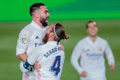 Sergio Ramos y Carvajal celebran la victoria sobre el Bilbao