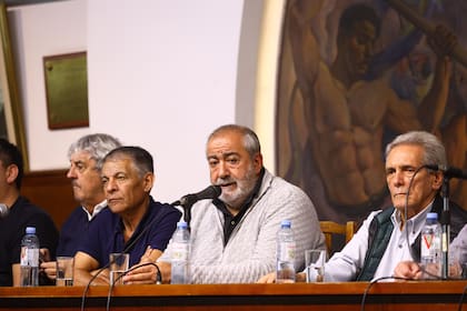 Sergio Romero, Octavio Argüello, Héctor Daer y Carlos Acuña, en la CGT, para la evaluación del paro