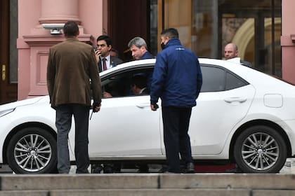 Sergio Uñac se retira de Casa Rosada luego de la reunión de gobernadores peronistas con el presidente.