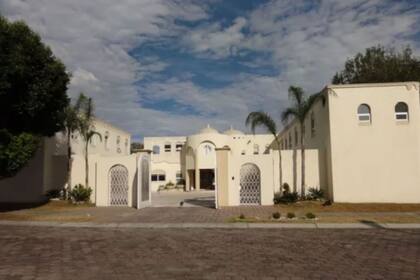 Sergio Villarreal Barragán, conocido con el alias de “El Grande” y/o “King Kong” fue detenido en una casa de la calle de Mercaderes del exclusivo fraccionamiento Puerta de Hierro, en Puebla