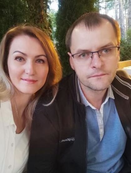 Serhiy Perebyinis y su esposa, quien murió con sus hijos en un bombardeo ruso cerca de Kiev