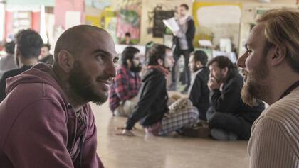 ¿Serías capaz de mirar por cinco minutos a otro hombre a los ojos?