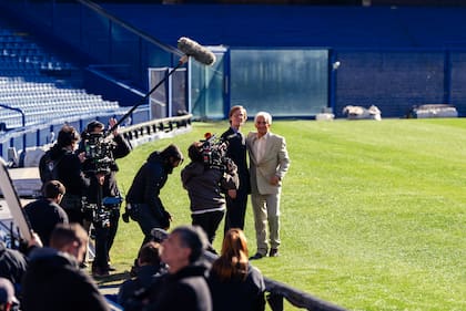 Un momento en la grabación de la segunda temporada de Coppola, el representante, sobre el campo de juego de Boca Juniors