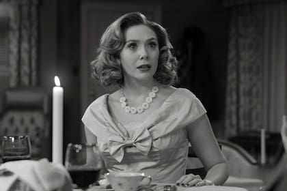 La cena, una escena del primer episodio que pasa de las risas a la tensión